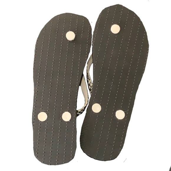 NWOT Aeropostale Flip Flops - Picture 2 of 2
